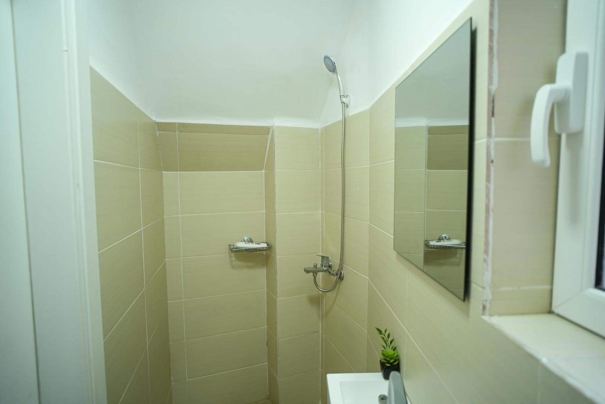 Grandpa House - Studio App.2 Tirana Kültér fotó